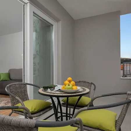 Emilia Lofts 4*