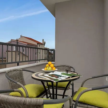 Emilia Lofts Aparthotel 4*