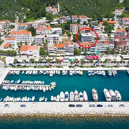 Emilia Lofts Aparthotel 4*